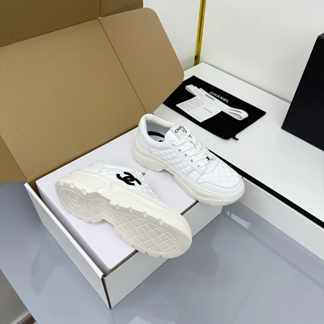 👟👟Ex-factory price 620👟👟 Chanel bread shoes ~ original calfskin panda shoes Chanel 25C latest hot style panda black and white sports shoes casual sneakers Xiaoxiang hot item classic black and white panda color coco girls must pay Fabric: original custom mixed sheepskin lining: original imported breathable mesh lining outsole: Original molded rubber + TPU combination Size: Women's 35-41